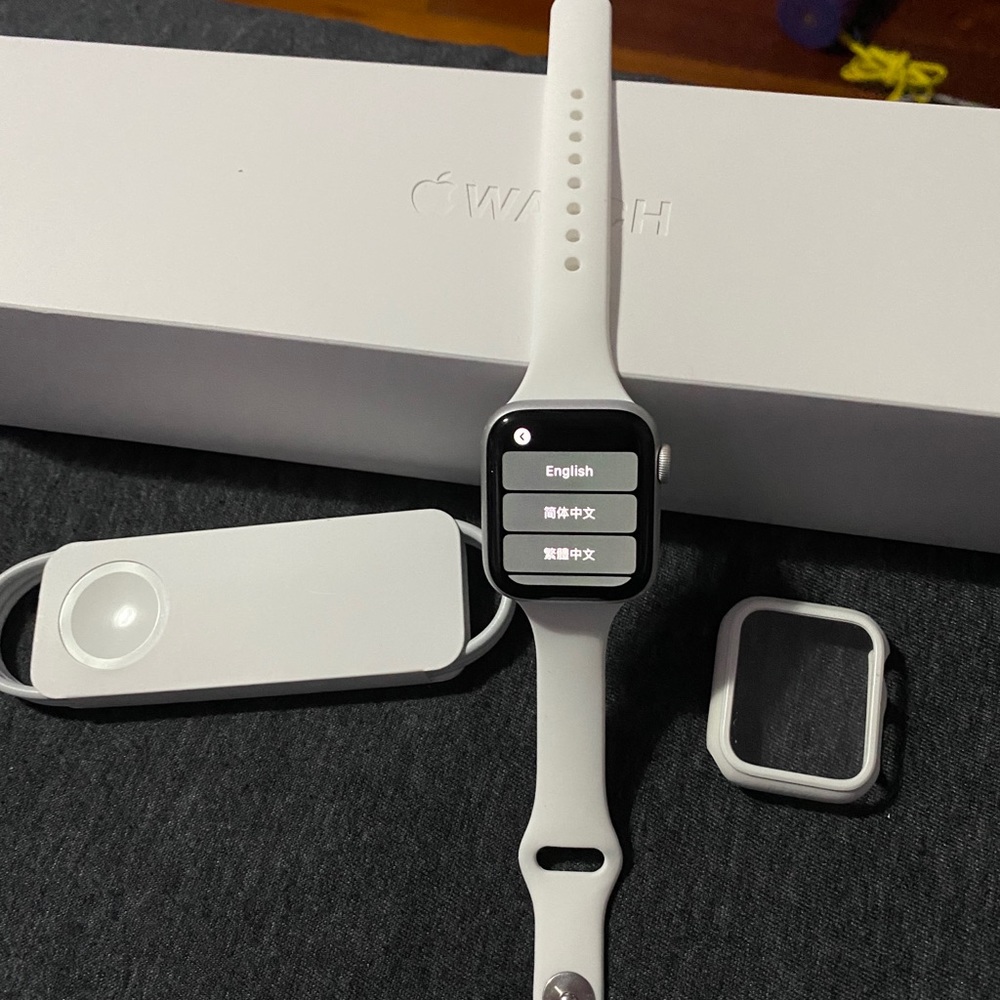 REFURBISHED 🍎 Watch Series4 Silver Aluminum 40mm